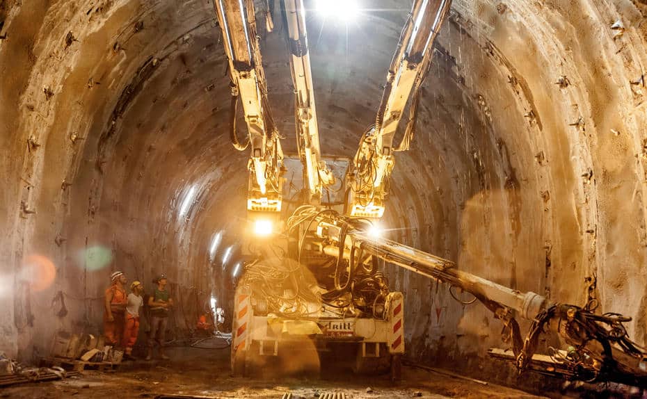 Das Monster und der Tunnel: Riesenbohrmaschine bei der Arbeit, hier nahe dem Süditoler Ort Mauls: "Aus volkswirtschaftlicher ist der Tunnel eine Katastrophe." © BBT © BBT